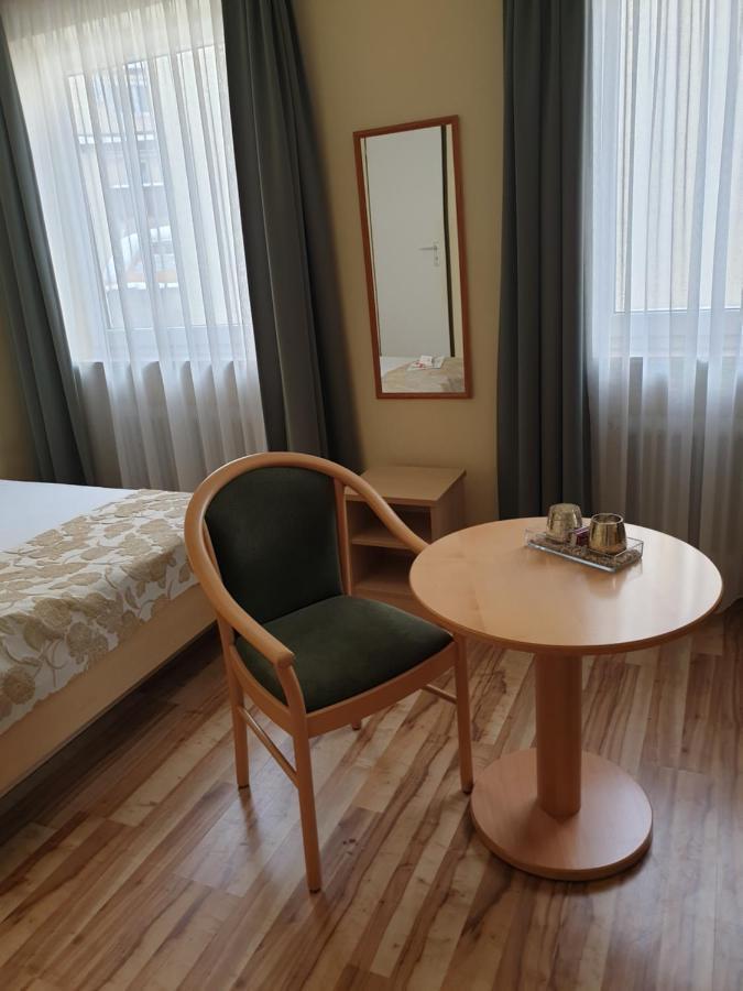 Traditionsgasthof Gruener Baum 巴特司塔福斯坦 外观 照片
