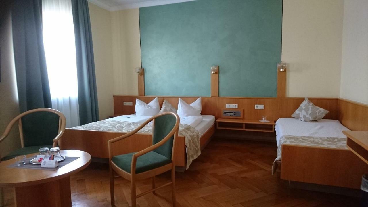 Traditionsgasthof Gruener Baum 巴特司塔福斯坦 外观 照片